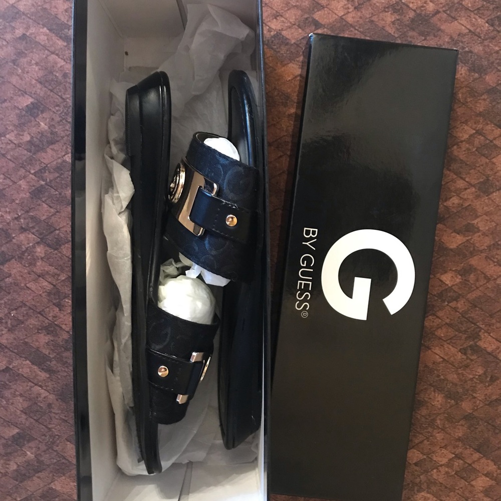 SOLD ❌Guess black leather & gold sandals - Picture 6 of 7